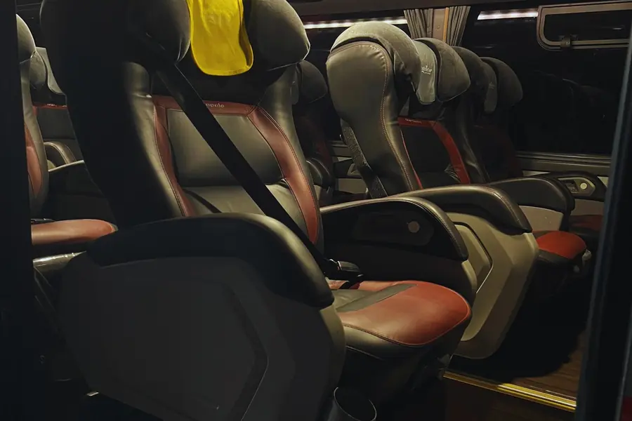 Área da poltrona elevatória de acessibilidade do Double Deck G8